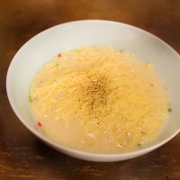 日清ラ王　豚骨